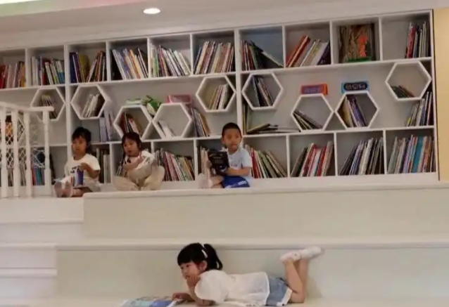 不断解锁景物图鉴珍兽灵药资源就是您作为穿越大师