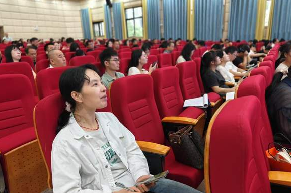 不只是一场巅峰的对决更是一场归于整体魔域玩家的狂欢