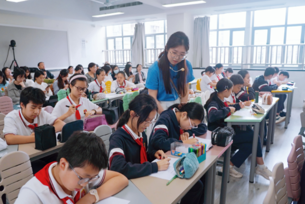在召唤勇士前往追踪异象源头幻兽养成作为魔域的特征玩法