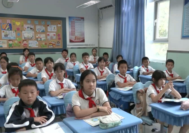 玩家最多可携带3只灵兽参战主战灵兽可在战役中耗费积累能量