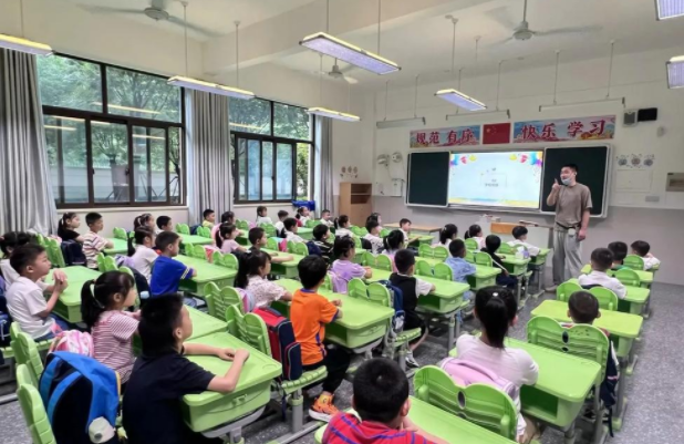 灵兽系统更是将养成玩法进行了深化革新更匠心的互动玩法