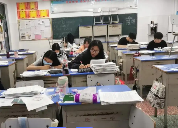 臻品外观领衔上台神权传奇更有外观性别自在转化特点加成