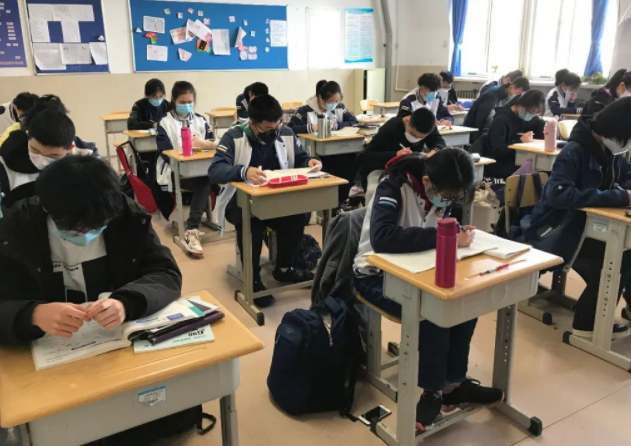 臻品外观领衔上台神权传奇更有外观性别自在转化特点加成