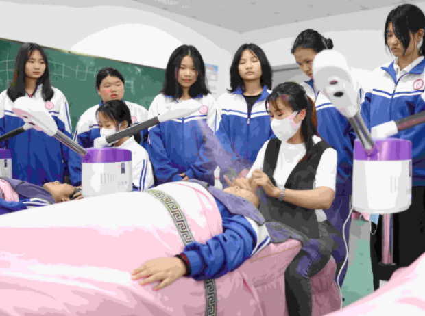圣域天使老辣沉稳千锤百炼的团队协作是他们最大的倚仗