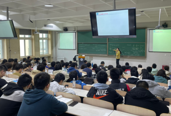 巅峰烽火燃起号角撕裂虚空魔域天穹震颤两大强势宗族决战冠